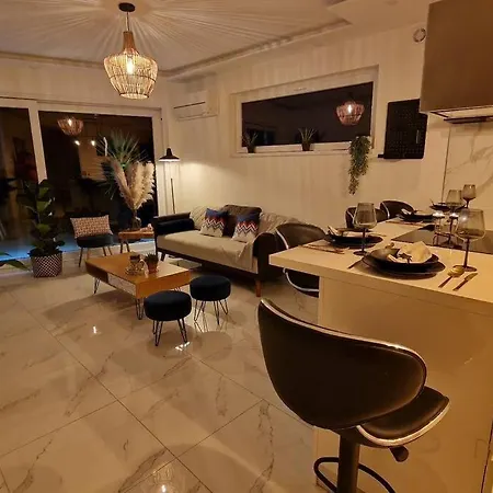 Suite Prestige Logement Neuf Avec Spa Et Ecran De Cinema En Rez De Jardin Colmar Extérieur photo