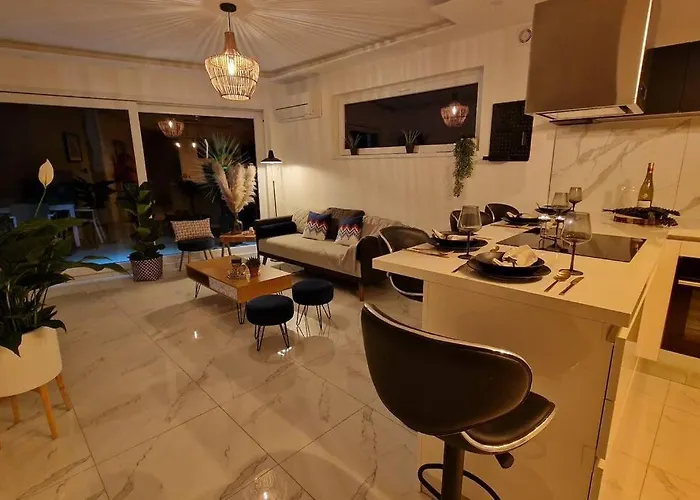 Suite Prestige Logement Neuf Avec Spa Et Ecran De Cinema En Rez De Jardin