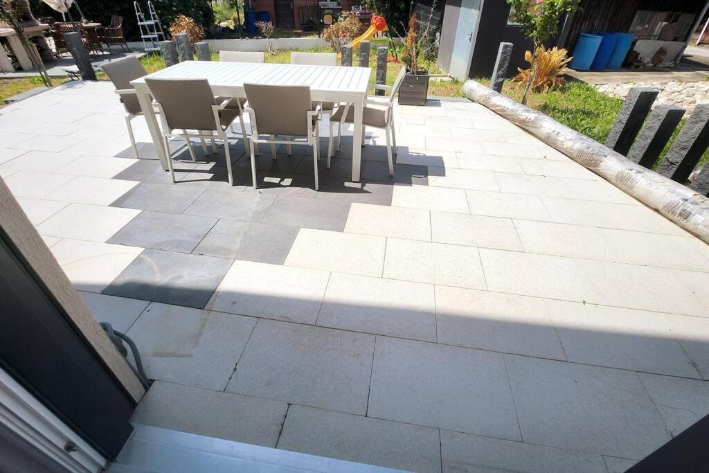 Prestige Neuf Avec Et Ecran De Cinema En Rez De Jardin *