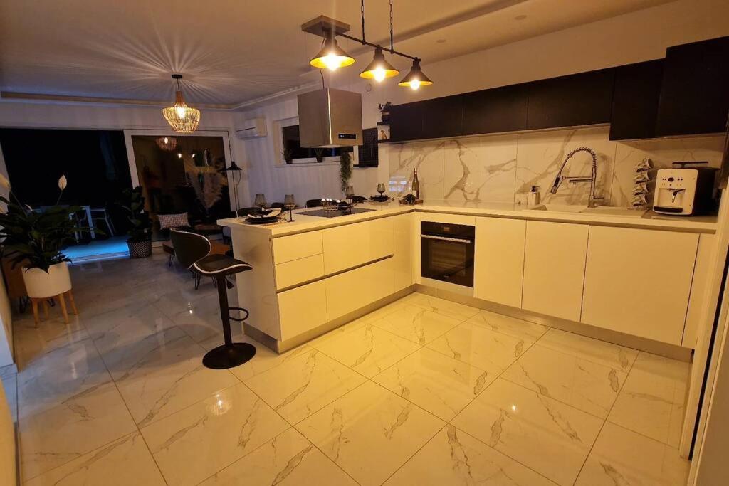 Prestige Neuf Avec Et Ecran De Cinema En Rez De Jardin Apartment Colmar